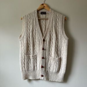 Vintage Racquet Club 100% Shetland Wool Cream Sweater Vest, Men’s Size Medium.